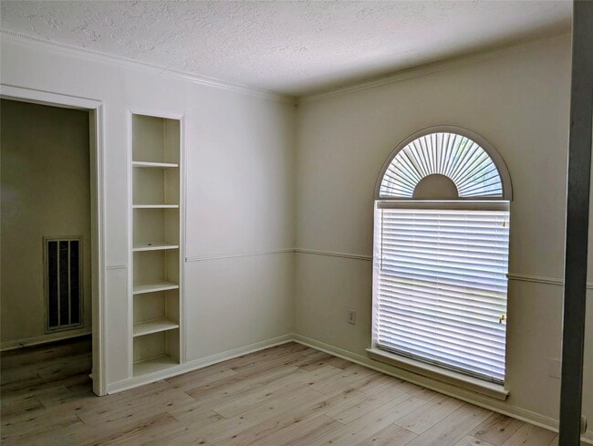 Building Photo - 12214 Meadow Berry Dr