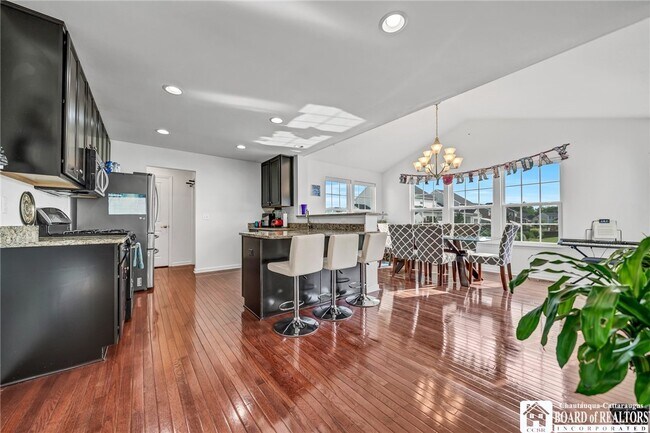 Building Photo - 27 Middlebury Ln