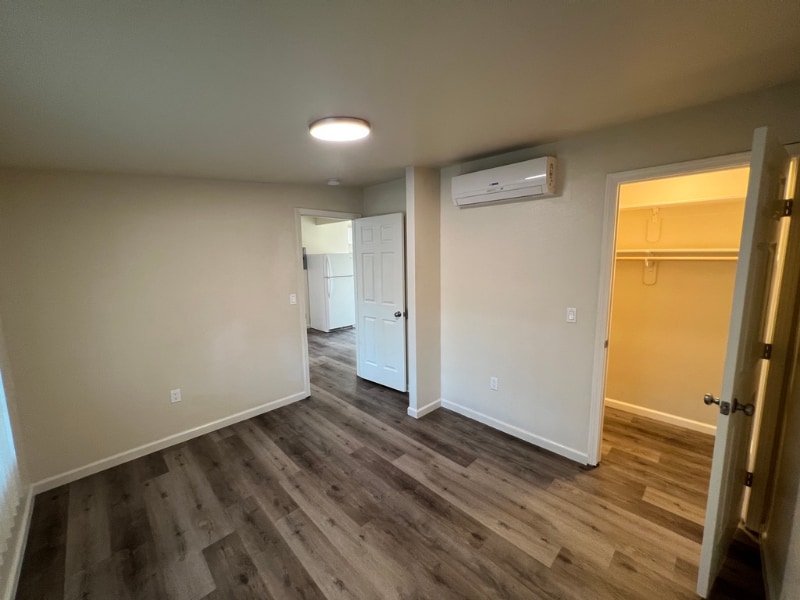 Building Photo - 946 N Van Ness Ave