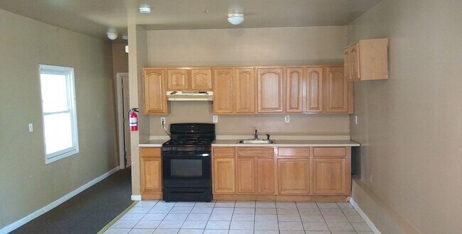 Building Photo - 107-109 E 17th St