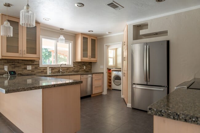 Building Photo - 3339 W Cambridge Ave