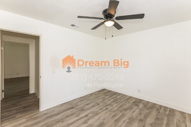 Building Photo - 2844 Oak Creek Dr