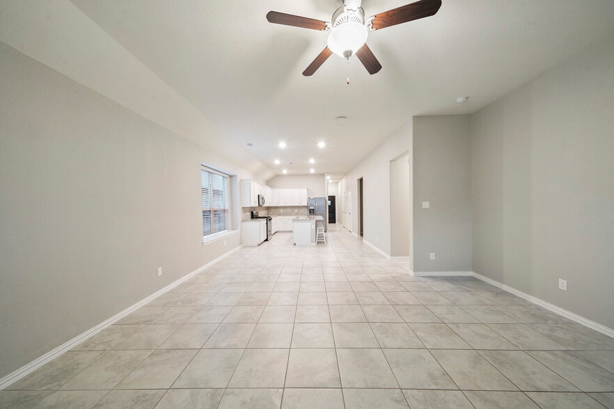 Building Photo - 27910 Augusta View Dr