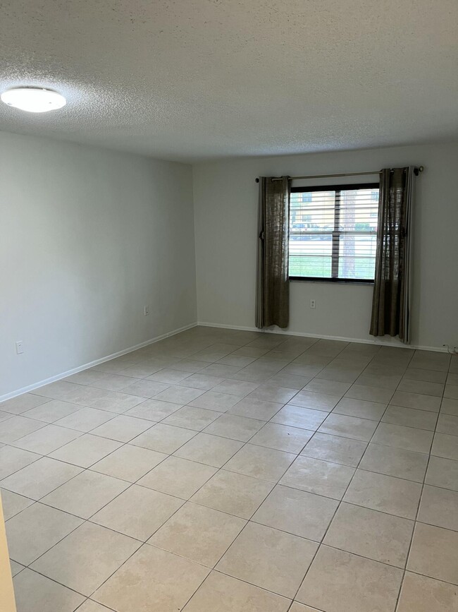 Building Photo - 4304 NW 9th Ave
