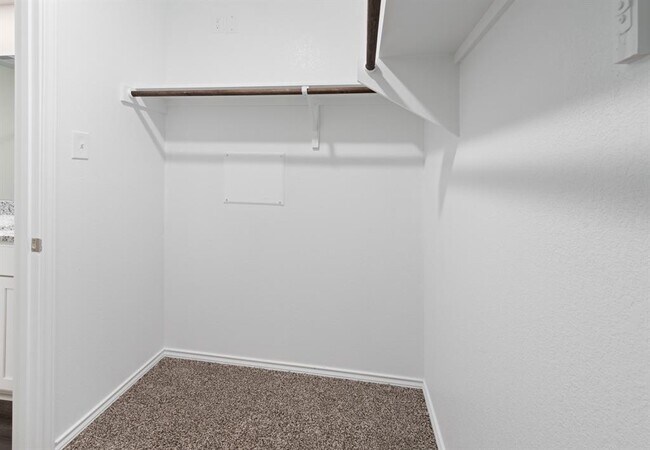 Building Photo - 2517 River Wy Dr