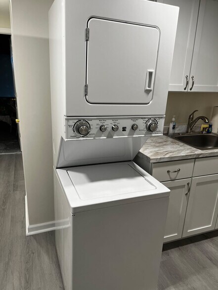 Washer/Dryer - 205 Palomino Dr