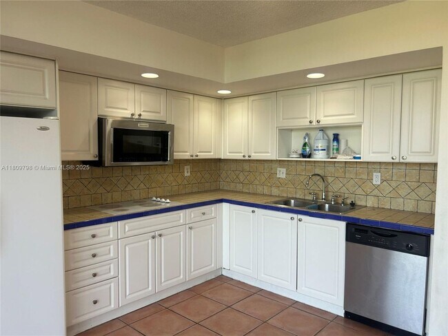 Building Photo - 8600 SW 133rd Avenue Rd