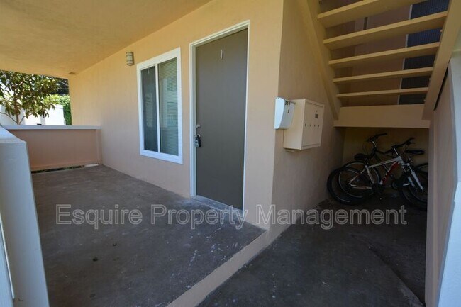 Building Photo - 951 W Cedar Ct
