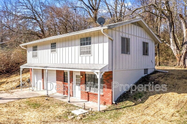 Building Photo - 3542 N 60 St