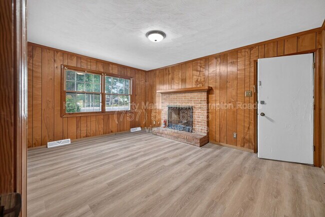 Building Photo - 4503 Leeward Dr