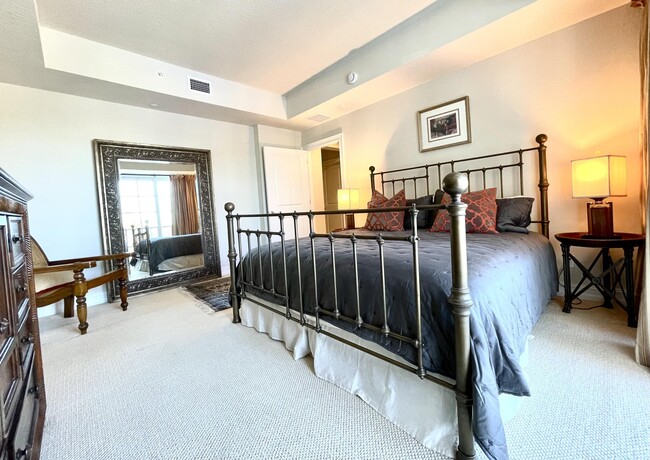 Building Photo - 431 Bay Colony Dr N