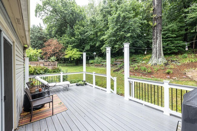Building Photo - 9843 Campbell Dr