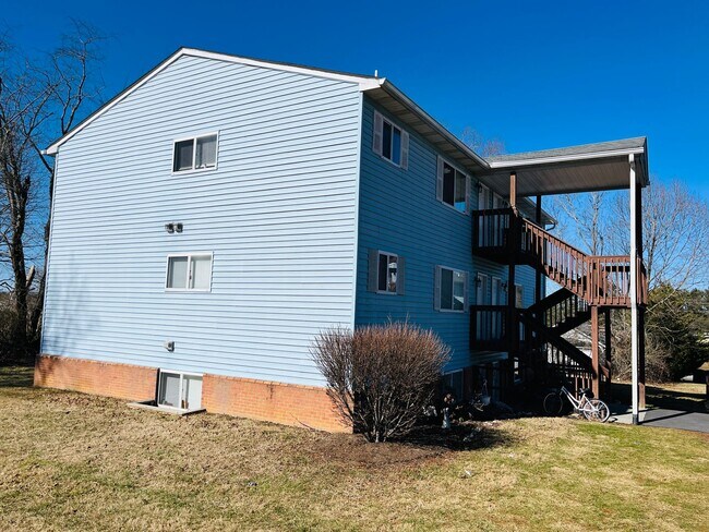 Building Photo - 1800 Smith Ave