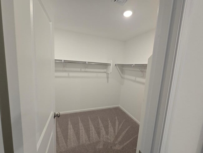 Building Photo - 736 Dylan Ct