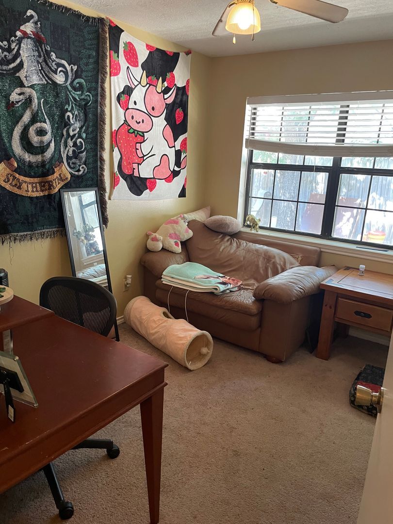 Building Photo - AUGUST 2026 PRE-LEASE!  Charming 3 Bed, 2 Bath Duplex in Great Location!