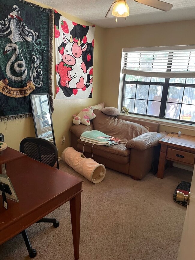 Building Photo - AUGUST 2026 PRE-LEASE!  Charming 3 Bed, 2 Bath Duplex in Great Location!