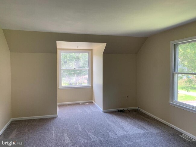 Building Photo - 249 Periwinkle Ave