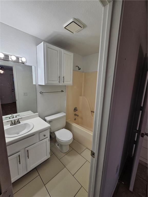 Building Photo - 2326 W Roselawn St