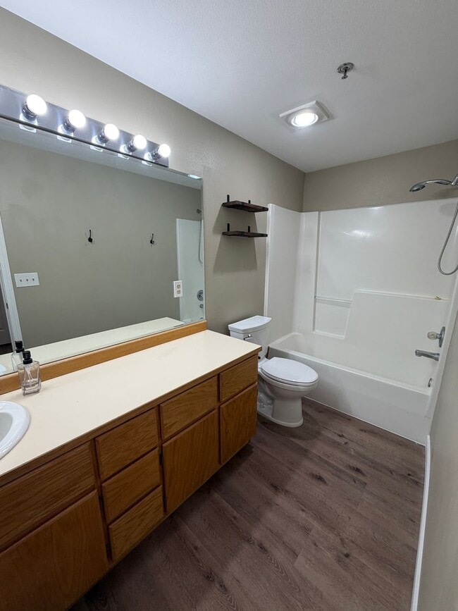 Building Photo - Sunset Shores - Condo For Rent