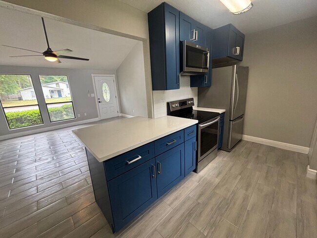 Building Photo - Newly renovated, WOW this will rent quick!