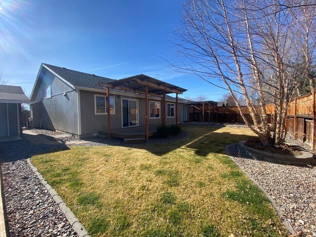 Building Photo - Beautifully Updated Home Near Dry Canyon Trailhead