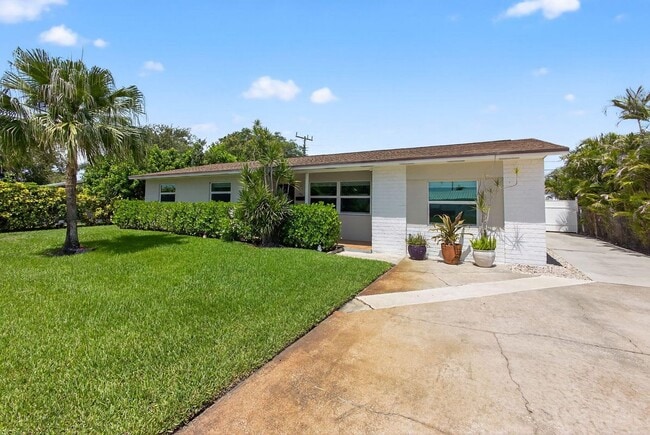 Building Photo - 704 Juniper Dr