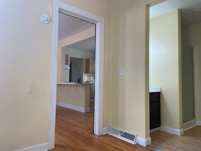 Building Photo - 109 Lathrop St