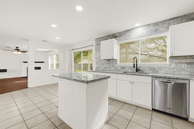 Building Photo - 3401 Pheasant Ln