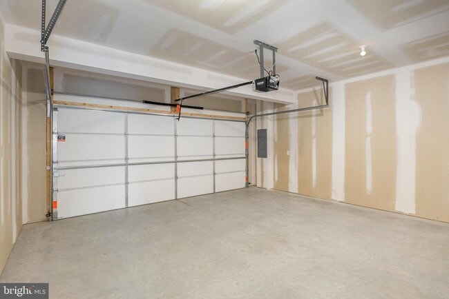 Building Photo - 7880 Briarwood Dr