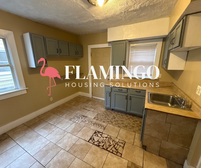 Building Photo - 725 Maplehurst Ave