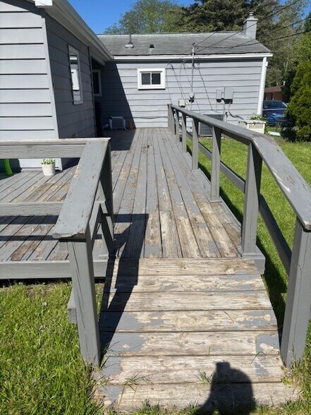 Attached Deck - 2715 Lookout Cir