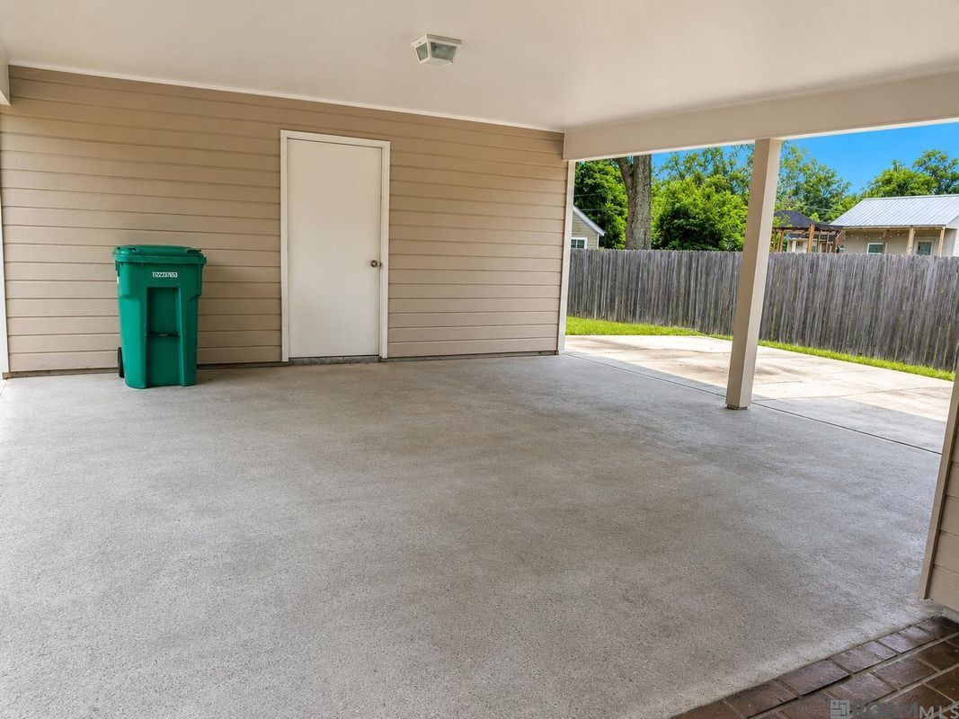 Building Photo - 13176 Brian Park Dr