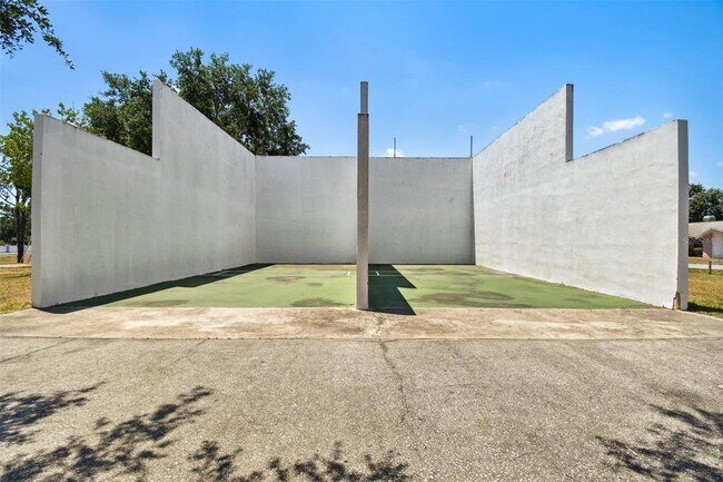 Building Photo - 23325 Club Villas Dr