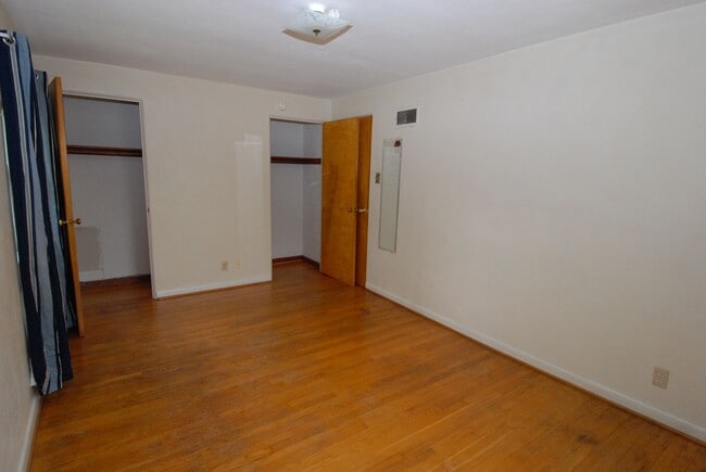 Building Photo - St Louis County/City Greendale/near UMSL