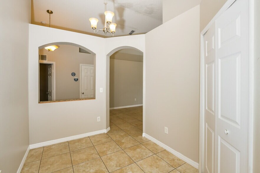 Building Photo - 2317 Hickory Pine St