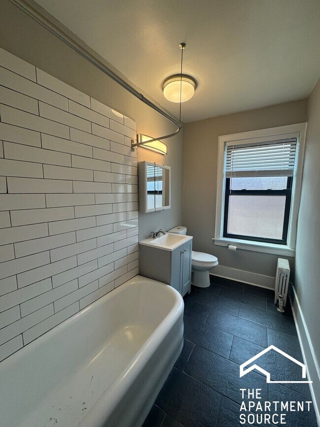 Building Photo - 201 Kedzie St