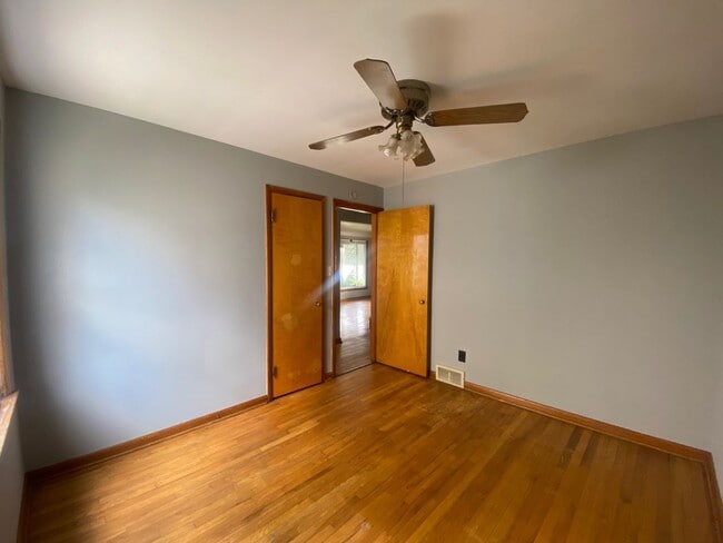 Building Photo - Charming 3-Bedroom Property in Prime Location