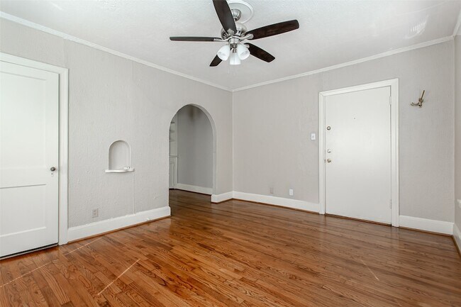 Building Photo - 5900 Oram St