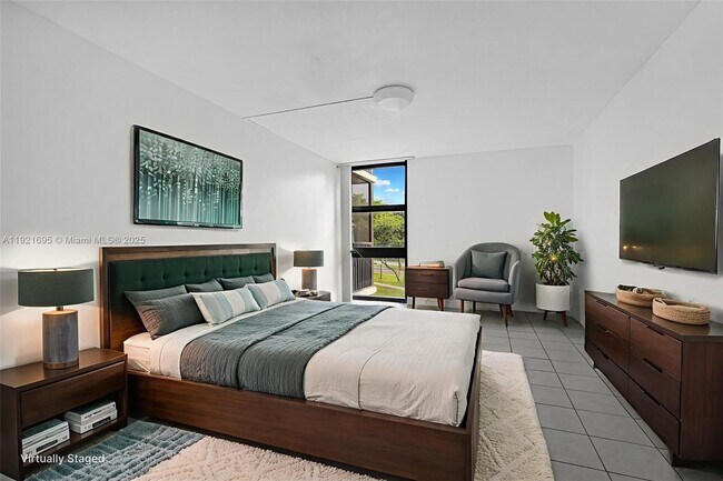 Building Photo - 3401 N Country Club Dr