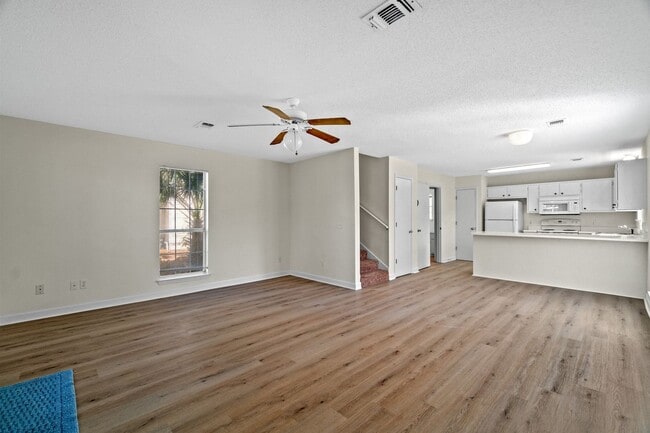 Building Photo - 10 Porpoise St