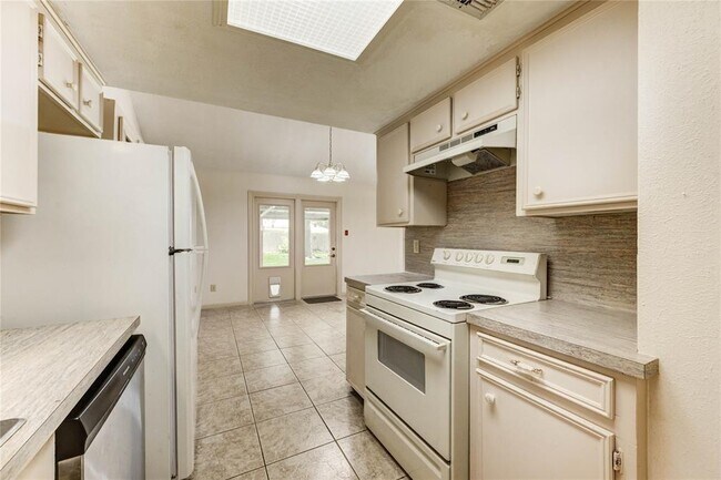 Building Photo - 13634 Greenridge Dr