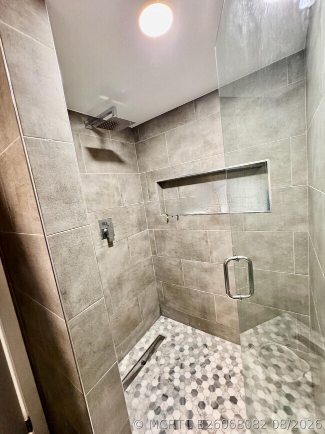 Building Photo - 1081 Wilshire Cir E