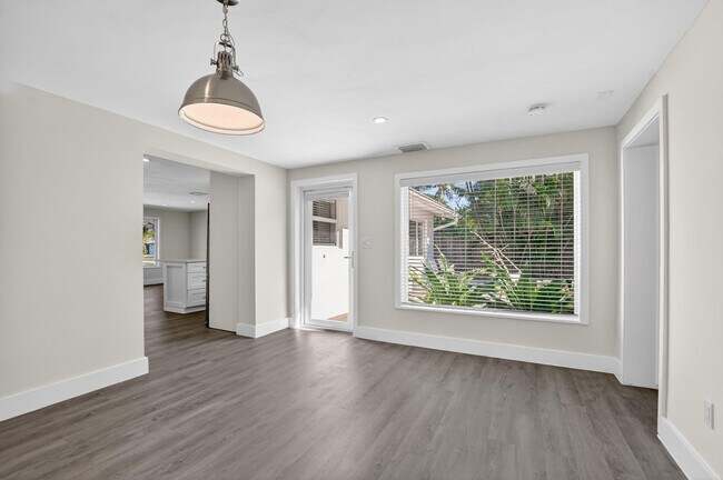 Building Photo - 954 SE 7th St