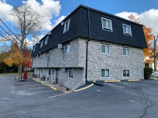 Building Photo - 54 College Ave