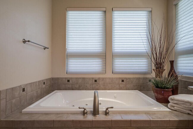 Building Photo - Stunning Luxury Home in Green Springs with...
