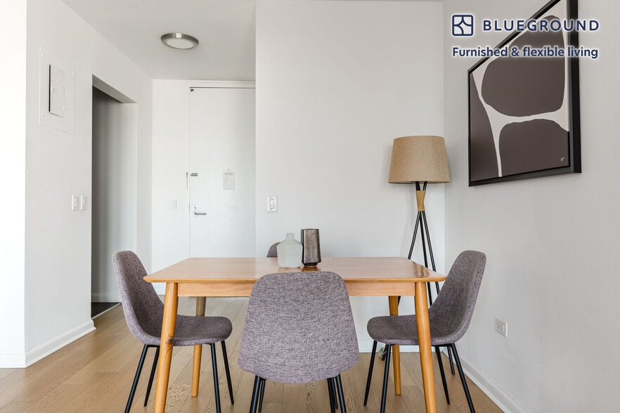 Building Photo - 105 Duane St