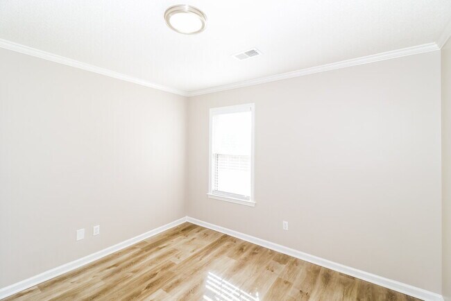 Building Photo - 9245 Tamhaven Dr