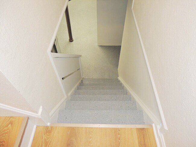 Building Photo - 3 Bed - 1 Full Bath Cape Cod for Rent in Euclid | Unbelievably Beautiful!