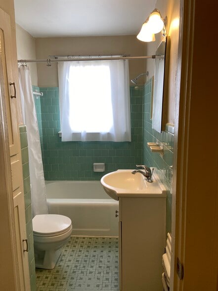 Building Photo - 2171 College St