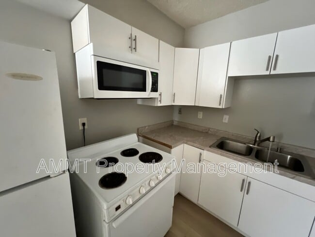 Building Photo - 325 Clymer Rd